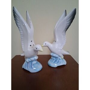 Vintage Flying Sea Gull Salt Pepper Shaker Set White Bird Ceramic Japan